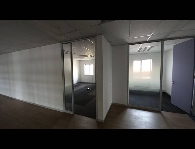 1,403M² OFFICE TO LET IN BRYANSTON